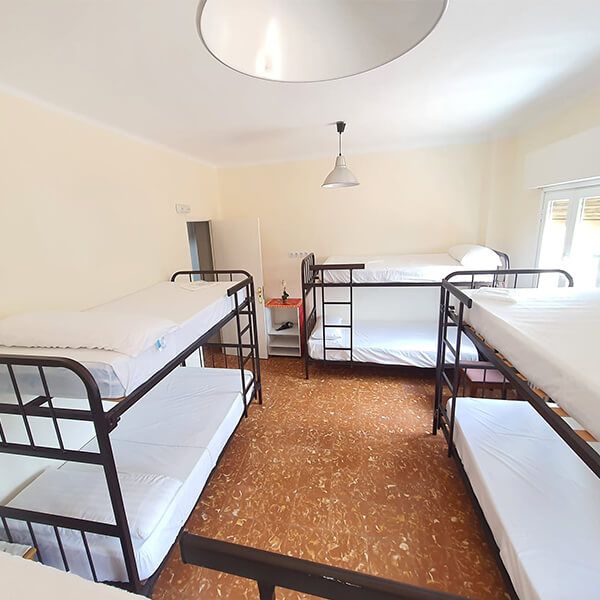 Habitación compartida mixta de 8 camas de El Refugio Navarrete